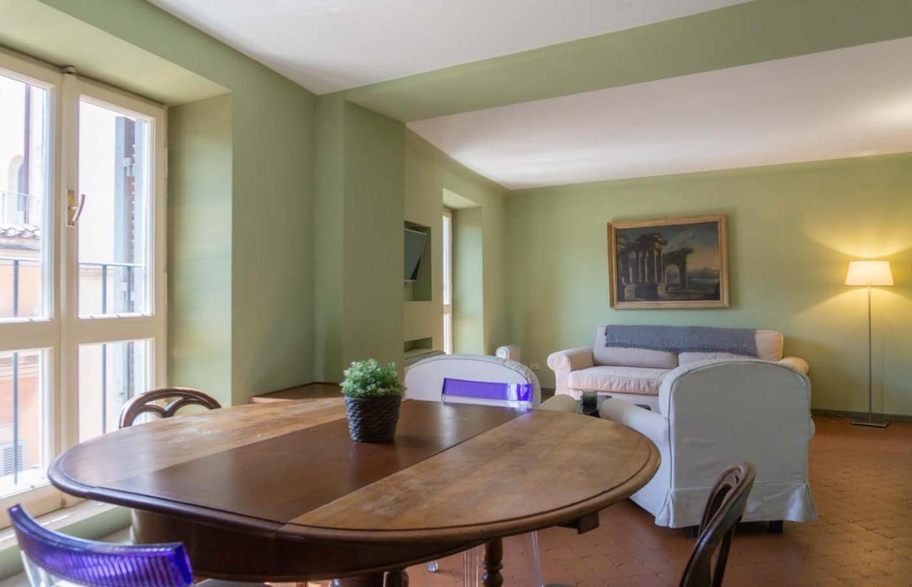 Piazza Venezia Charming & Bright Apartment โรม ภายนอก รูปภาพ
